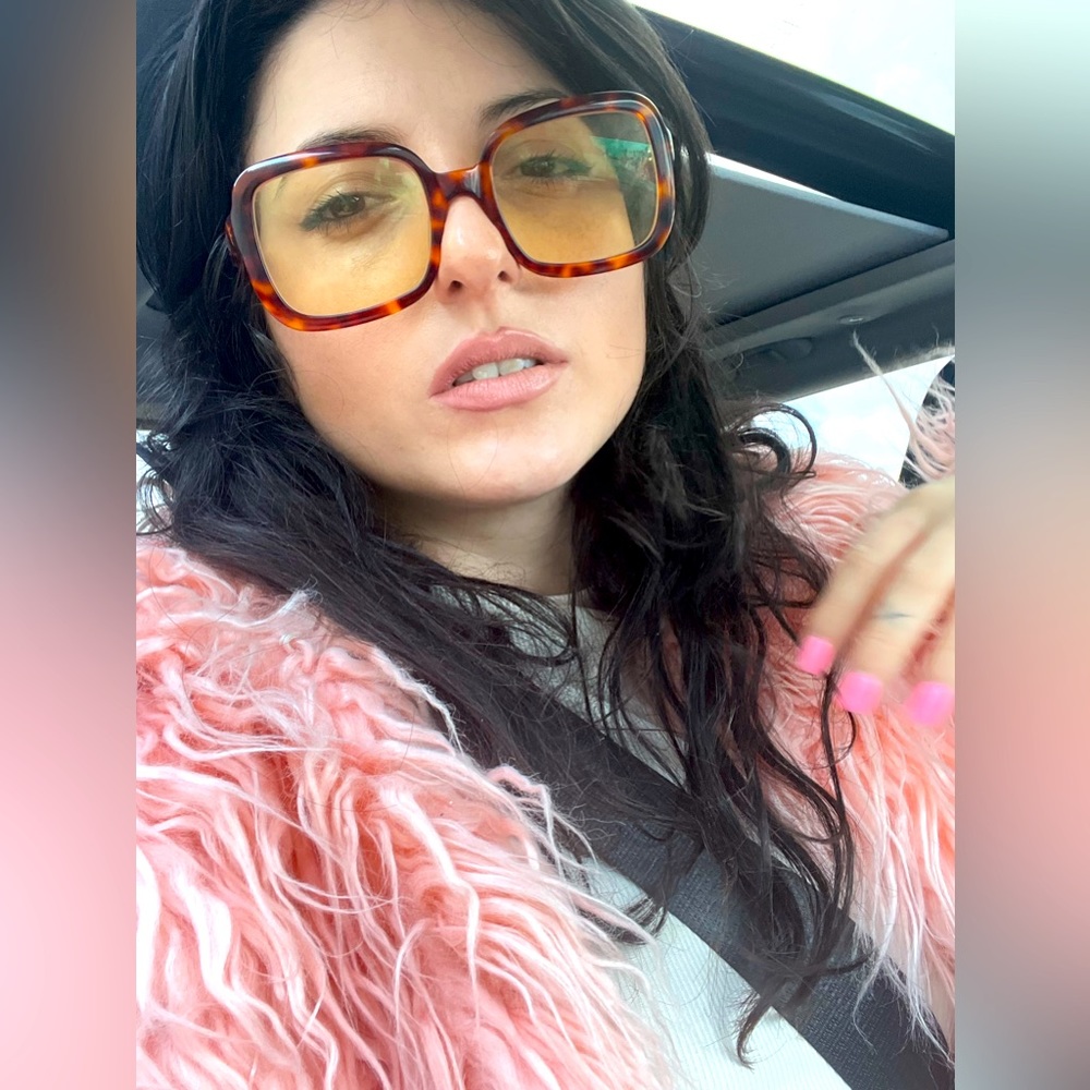 Meet your Posher, Anya